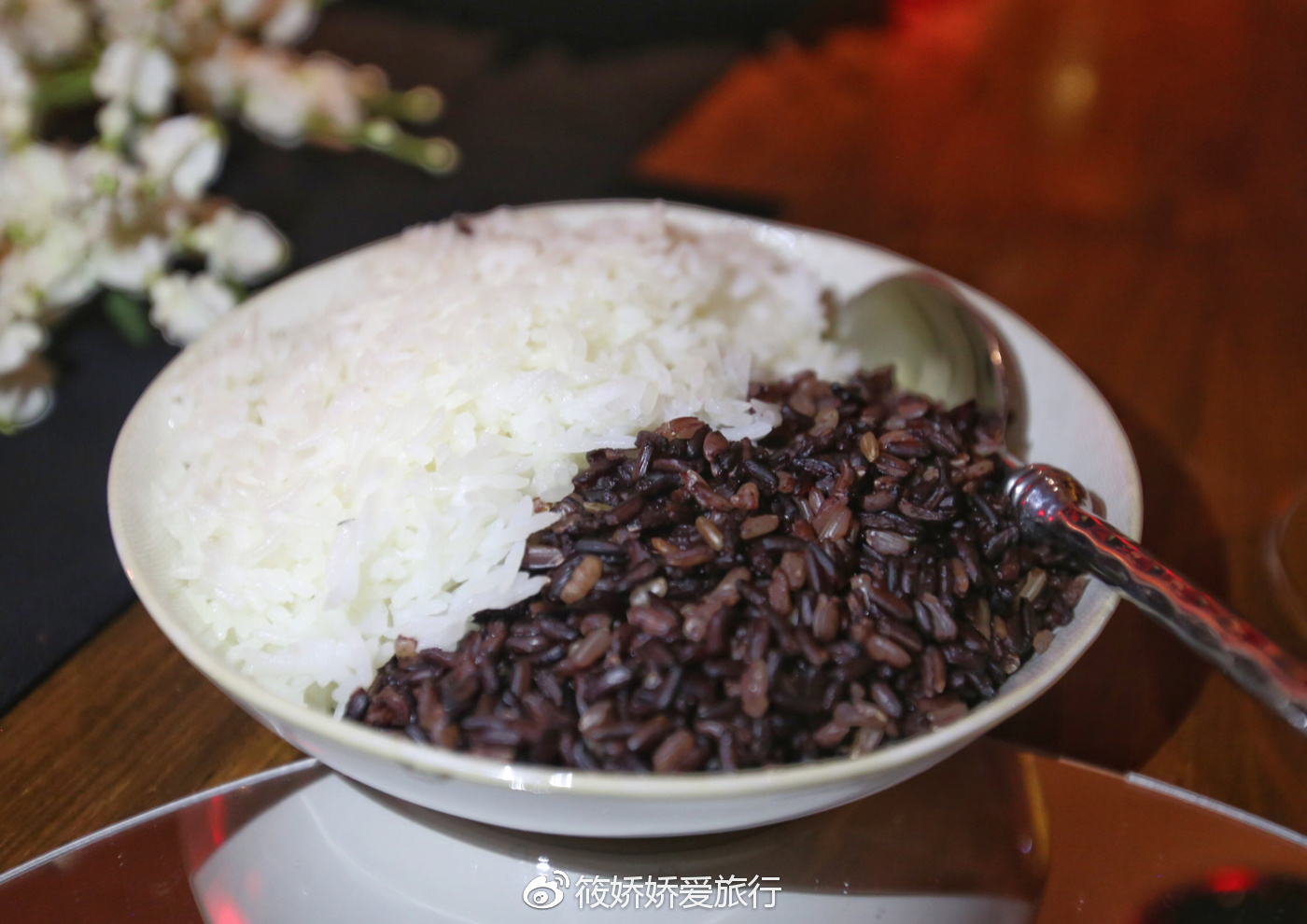 茉莉香糙米) 泰国传统甜品 芒果糯米饭,椰蛋葱油糕配淡糖水椰枣和木桔