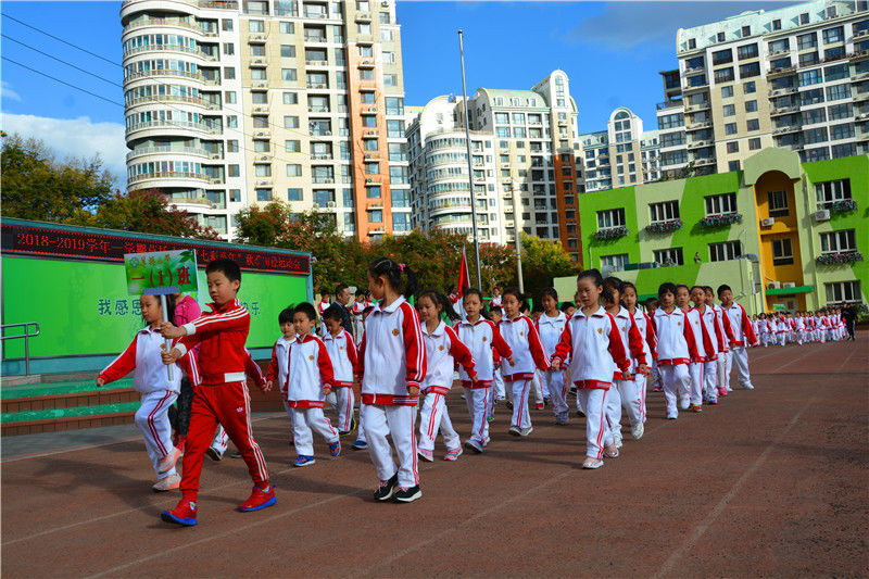 奔跑吧,少年 ——草桥小学2018年"七彩童年"秋季田径运动会