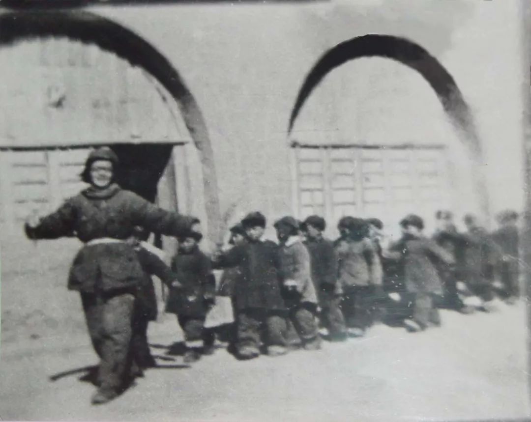 抗战时期，毛泽东曾任儿童保育会名誉理事 - 战时儿童保育院 - 抗日战争纪念网
