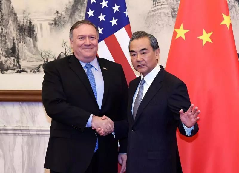 10月8日,中国国务委员兼外交部长王毅会见来访的美国国务卿蓬佩奥时