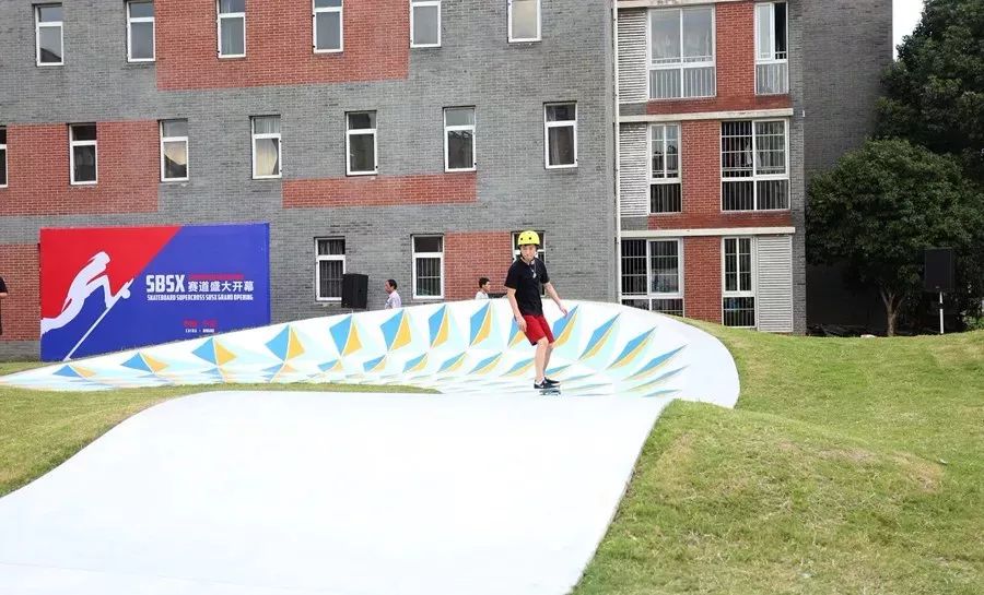 "全国最棒"的滑板赛道,在江北正式启用了!
