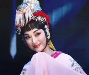 演员,工小生,1994年11月至2005年7月任湖北省戏曲艺术剧院楚剧团团长