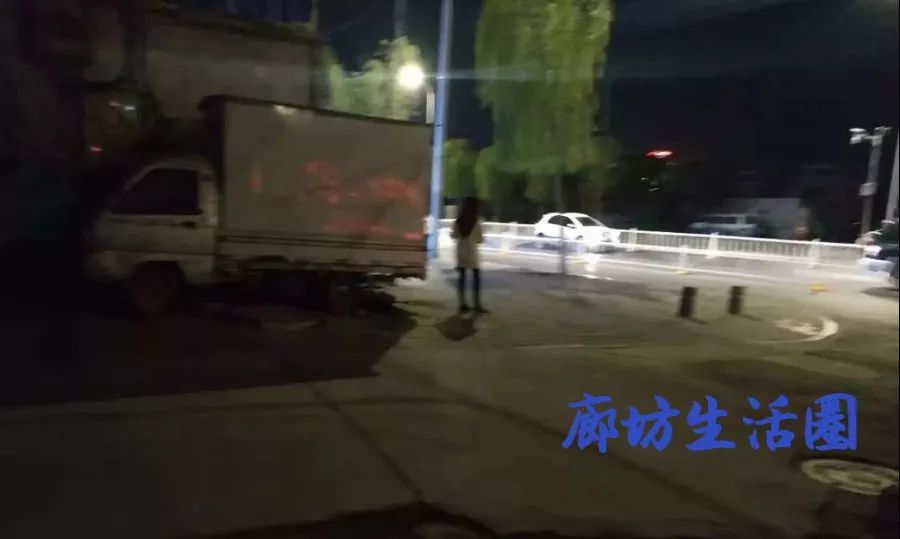 廊坊站附近惊现女子站街骚扰都小心了