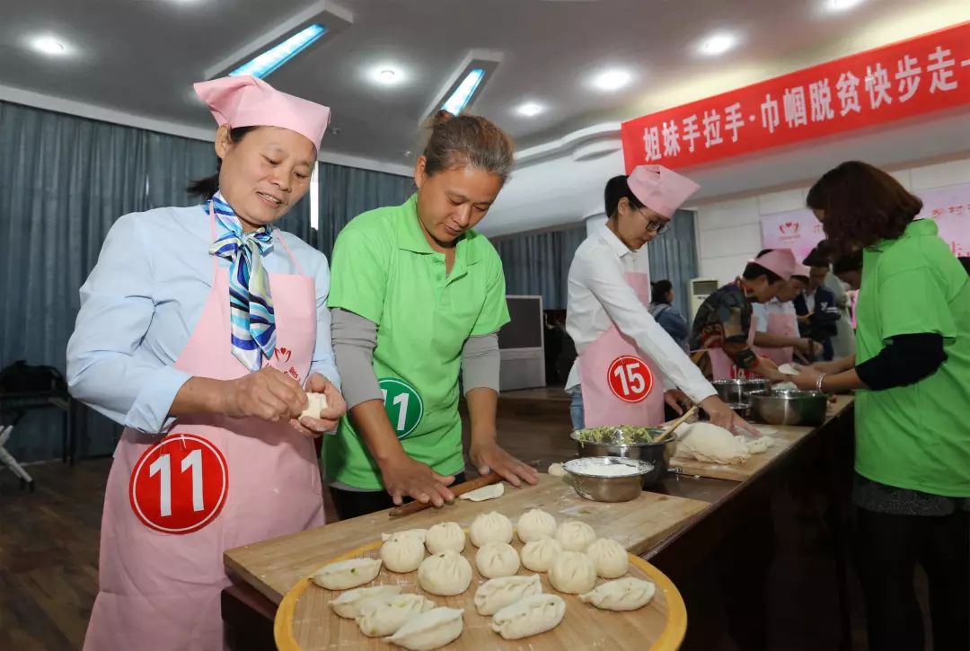 姐妹手拉手巾帼脱贫快步走淮北皖嫂牵手贫困妇女开展家政服务技能大