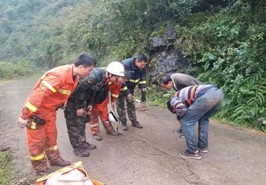 事后,杨某家属热泪盈眶的以鞠躬的方式向所有搜救人员表示感谢.