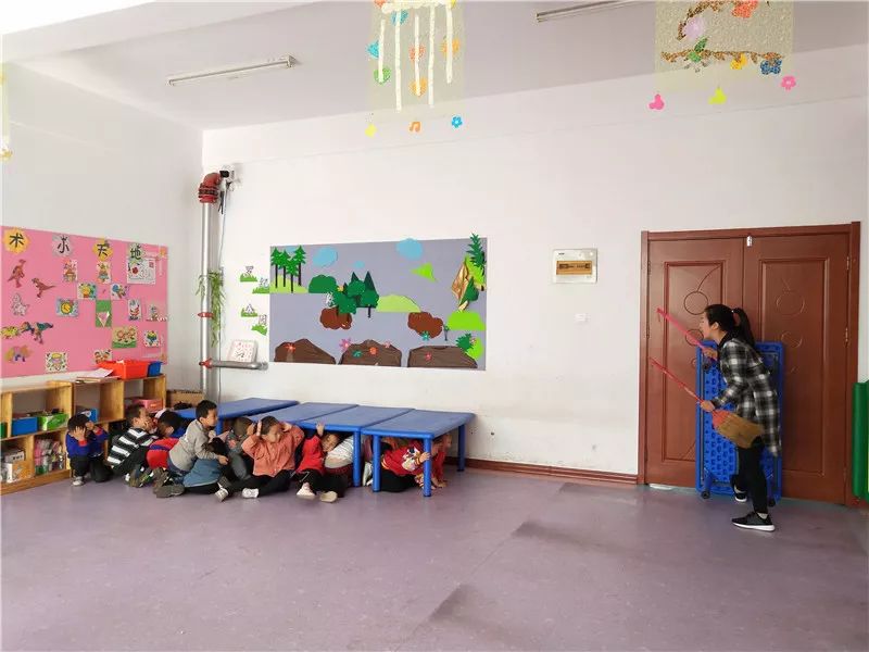 【安全教育】龙门镇第一幼儿园开展反恐防暴应急演练活动