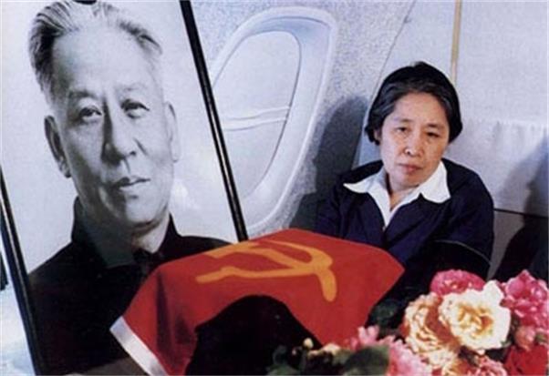 迟到11年的葬礼：20万人哭送国家主席刘少奇，悼词称历史是公正的