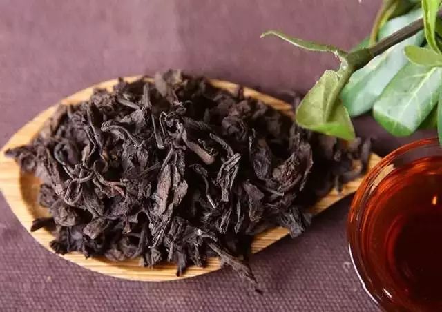 我们中国地大物博,红茶就叫"black tea"了,呵呵~黑茶拿来干嘛?