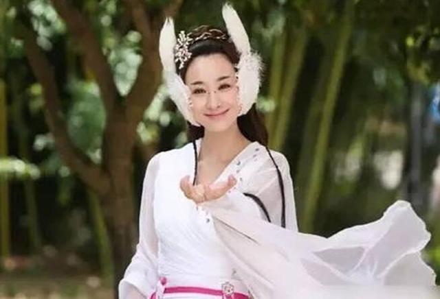 她曾和陳浩民同臺飚戲，因太美被稱為古裝劇女神，如今卻淪為配角