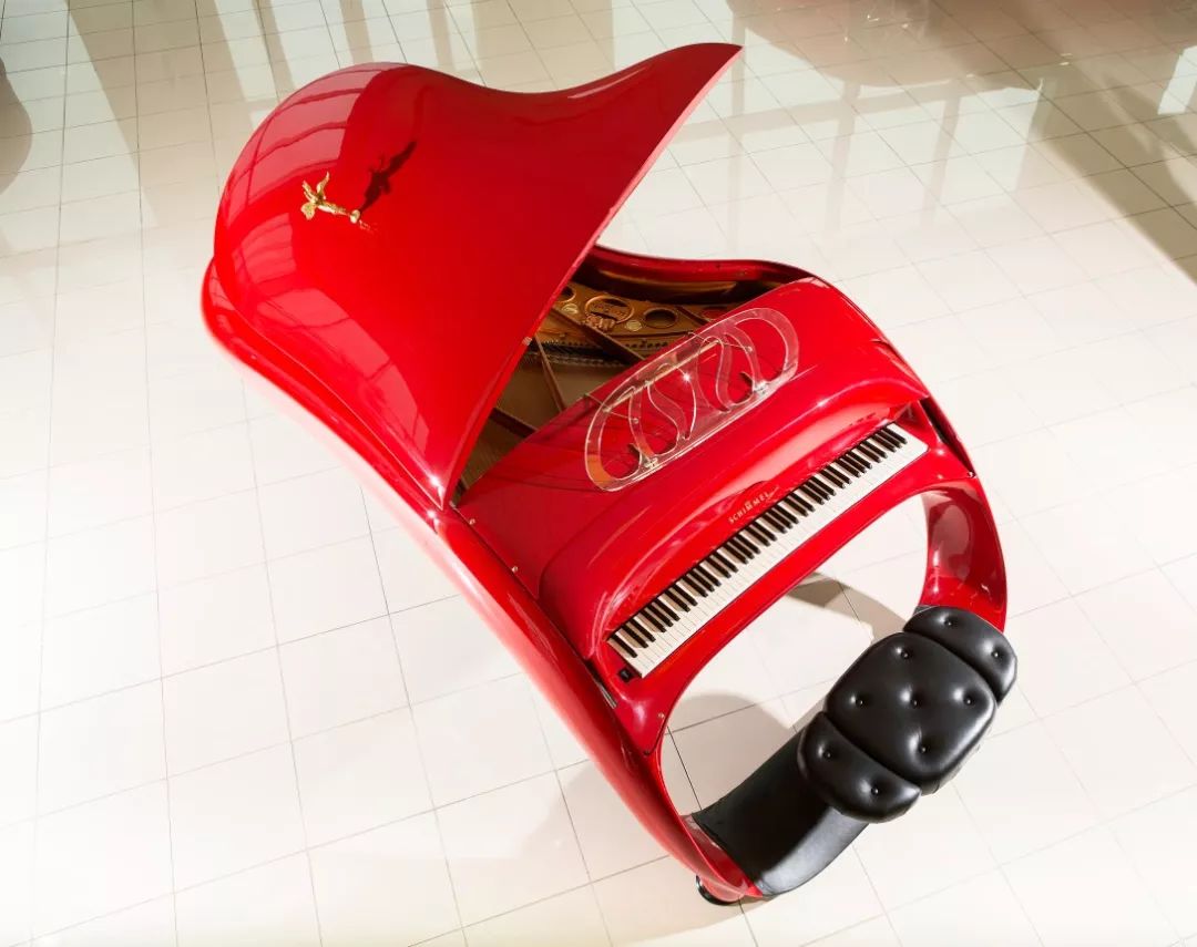 克拉尼设计的全球限量版红色飞马钢琴亮相2018上海乐器展