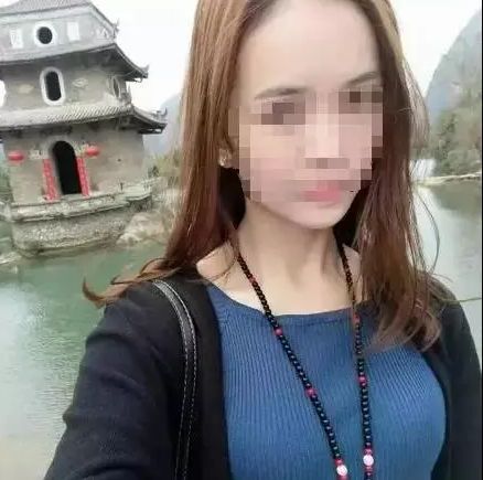 一些生活照 李先生从照片上见过艳艳的模样 女子告诉李先生她叫韦凤艳