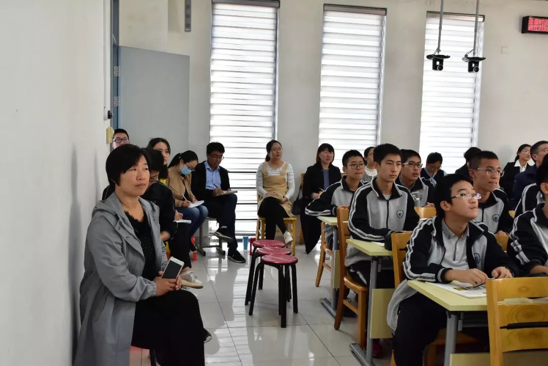 校园内合影 参观校史展 威县二中孙淑月老师做课 我校吴江欣老师做课