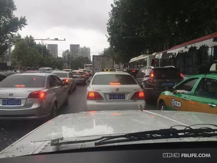 西安堵车不亚于北京啊.