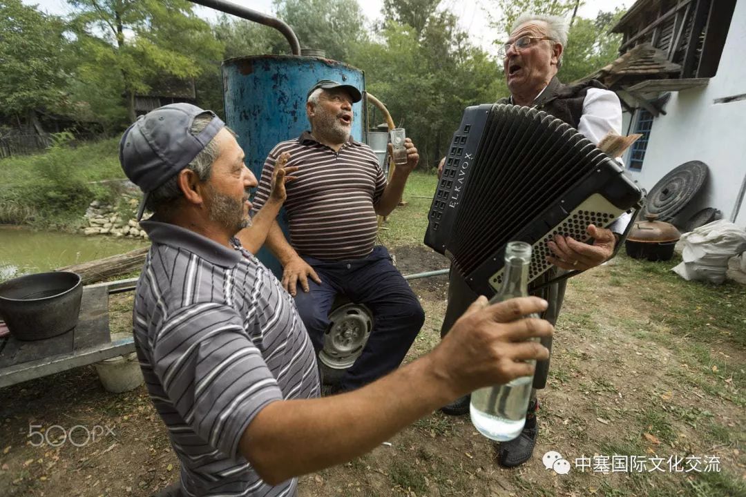 巴尔干国酒塞尔维亚人灵魂的颜色