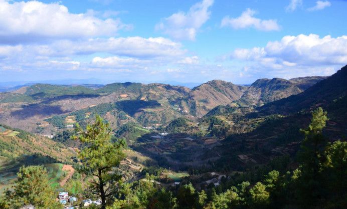 一山观三海,四季景迷人 ——神秘梁王山 康体休憩地