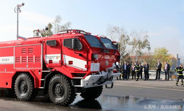 带装甲的消防车 太脱拉force 8x8特种消防车交付捷克消防部门
