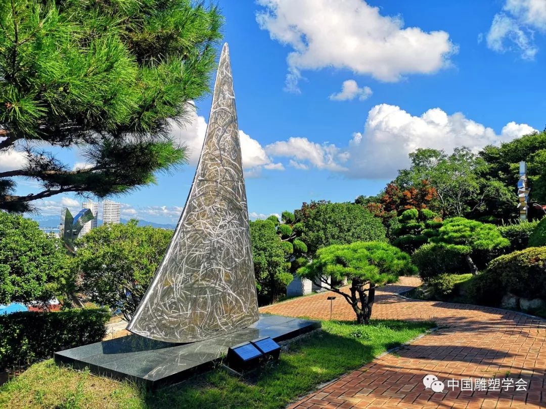 韩国首座户外雕塑公园—木浦市儒达山国际雕塑公园