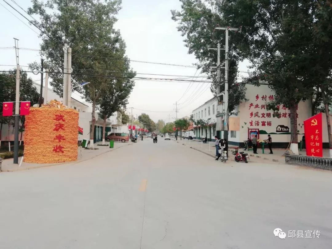 邱县教育园区浩博希望城位于邱县县城东南新区,学校及文体场馆共享