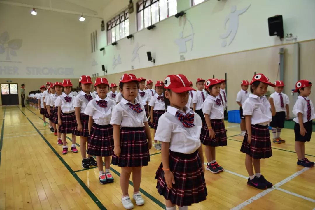 飒爽英姿齐步走桃小学子亮风采桃浦中心小学一五年级队列队形会操展示