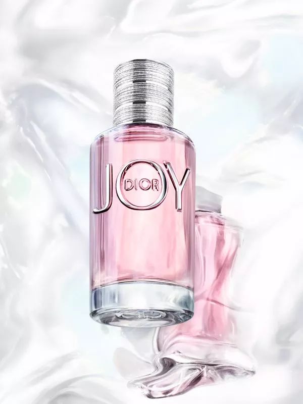 全新迪奥joy by dior香氛 于温柔与活力交织而成的芳息中 捕捉愉悦