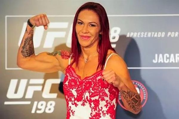 ufc232机械婆vs努涅斯,"美女大战"猫女vs安德森