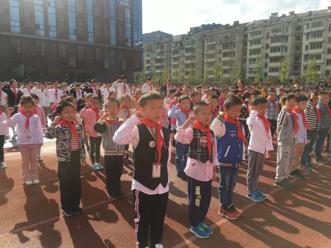 红领巾心向党,与祖国共成长——2018学年德培小学建队