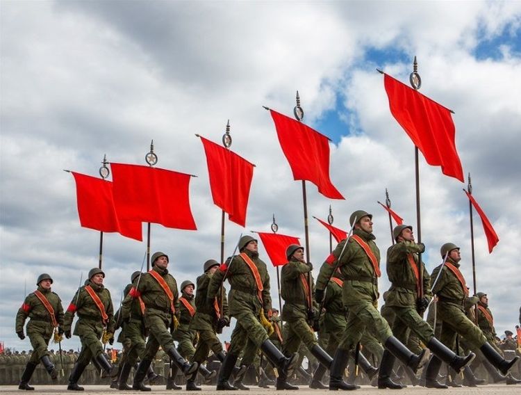 俄罗斯阅兵时,士兵们喊的"乌拉"是什么意思,为什么要喊这个