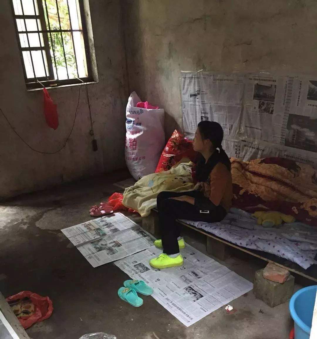 她是一个母亡父弃,无依无靠的孤儿,现暂住在龙潭镇长岭村五保村里