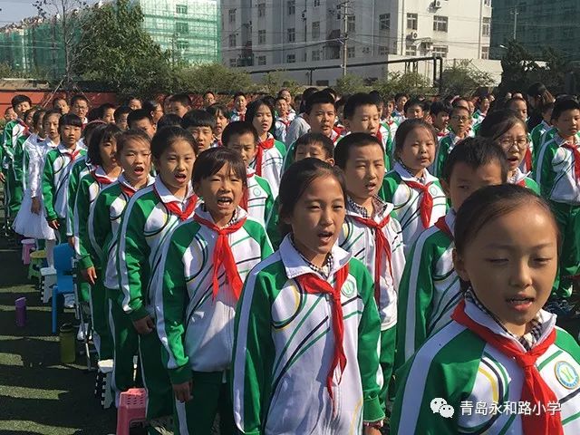 建队日争做新时代好队员集结在星星火炬旗帜下青岛永和路小学庆祝中国