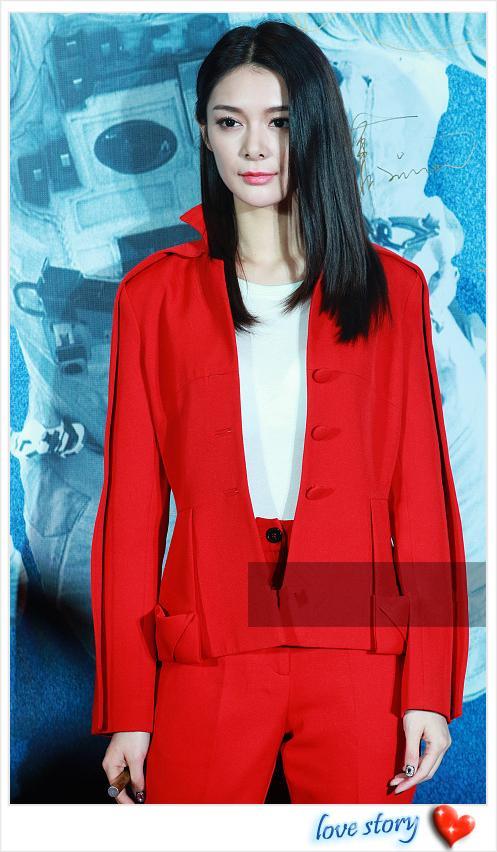 63歲趙雅芝穿紅色西裝挑戰23歲傅菁，見識了女生的美與年齡沒關係 時尚 第8張