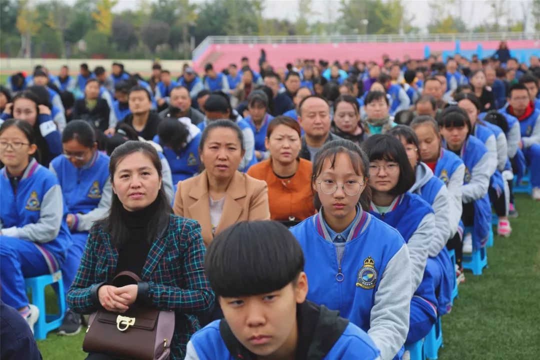 西飞一中举行"我要上大学"励志报告暨2019届高考复习备考动员会