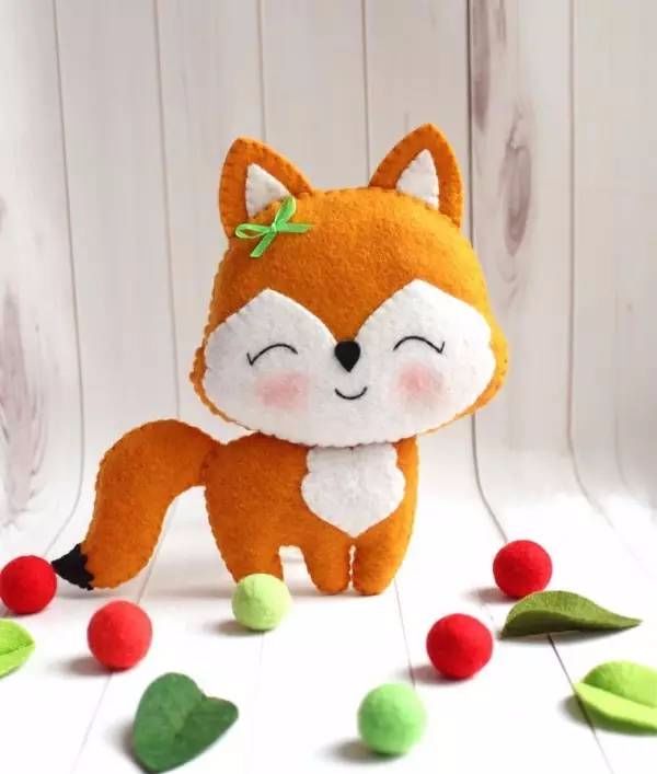 不织布狐狸   可爱的小狐狸玩偶,使用色彩丰富且容易缝制的不织布