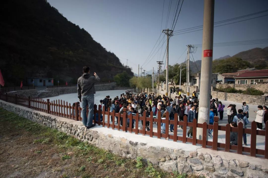 与艺术学院党委奔赴京西第一党支部所在地—门头沟区雁翅镇田庄村