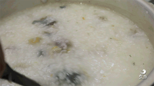 碗白粥加入不同材料,便能焕发出新的味道.
