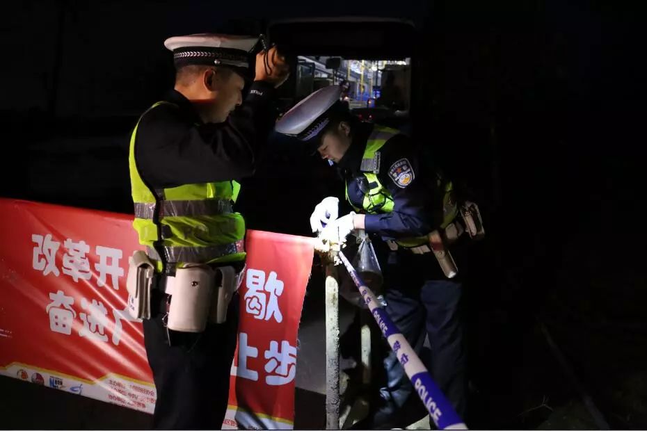 我们喜欢加班 加班使我快乐 最讨厌假期什么的了 5 安保警察 警戒带