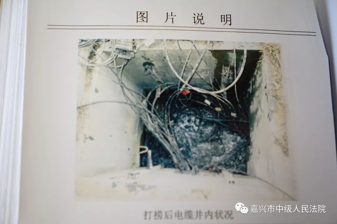 经法医学鉴定:不排除死者机械性窒息死亡的可能性;死者生前摄入艾司