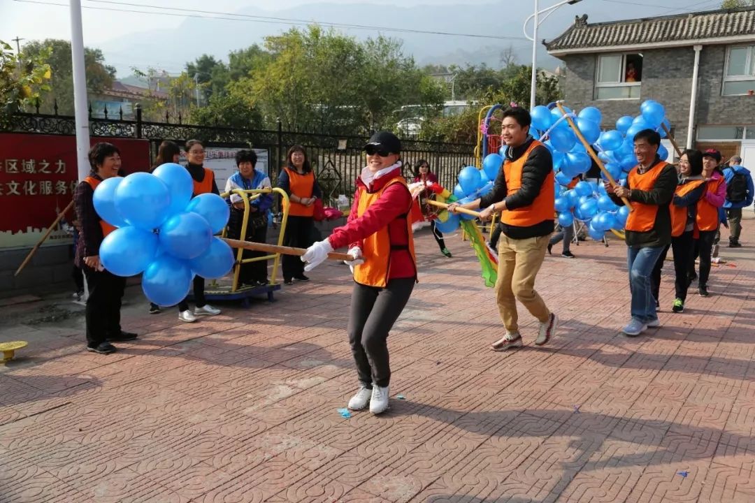 "泡泡龙"气球舞龙,团队共进做"最好"