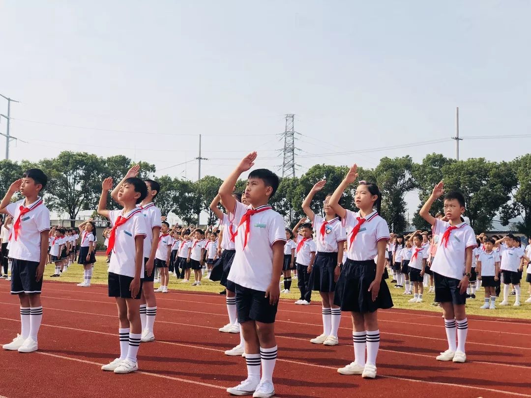 我为祖国唱赞——记蒲岐镇第三小学"向国旗敬礼"系列活动