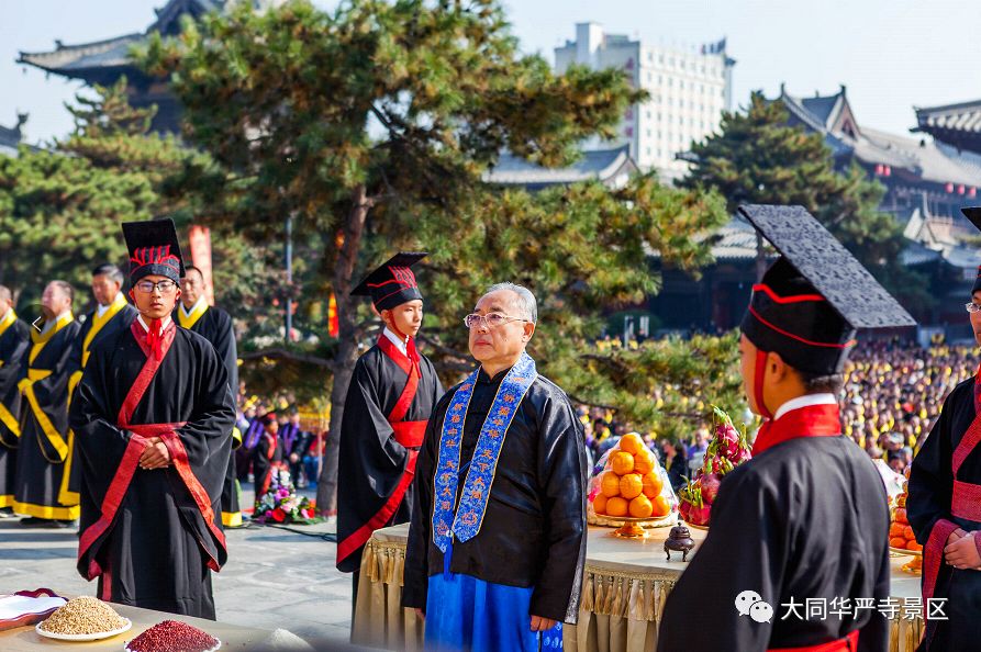 万人跪拜先祖,华严寺现场人山人海,场面震撼,热闹非凡._大同