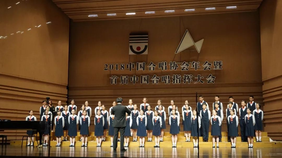 首届中国合唱指挥大会在宁波举行,八旬杨鸿年宣布开幕