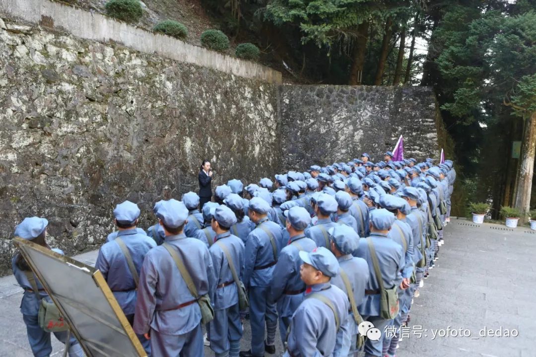 聆听烈士英雄王尔琢等人的英雄故事井冈山革命烈士纪念碑在井冈山