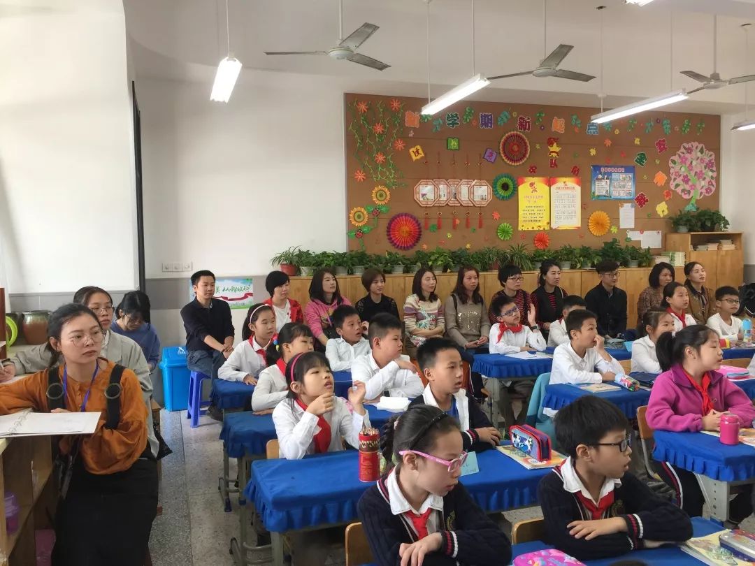 同乐 共听 齐品 合思——记德培小学三年级家长开放日