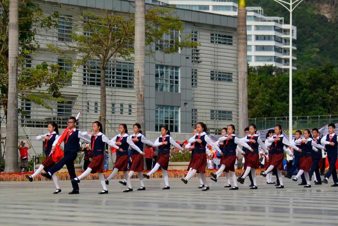 恰同学少年, 展中山风采 ——中山纪念学校七色光鼓号