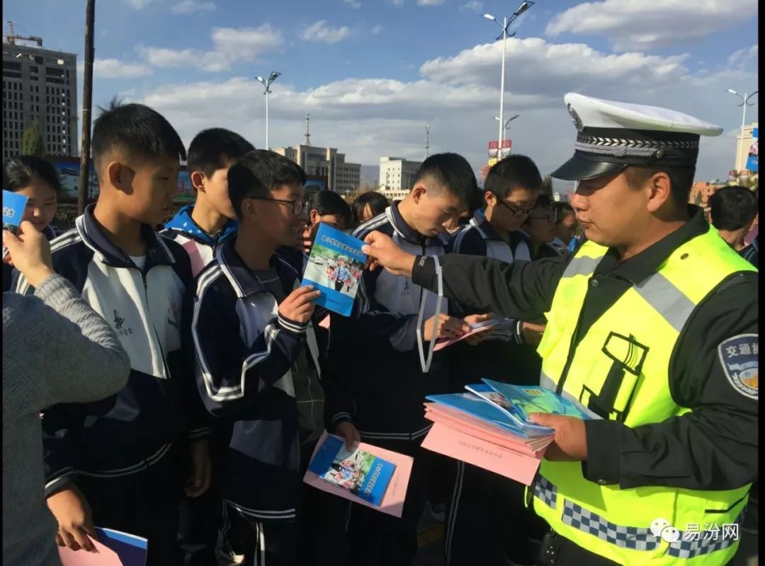 通过此次交通安全教育活动,师生纷纷表示在今后的生活中要牢记交通