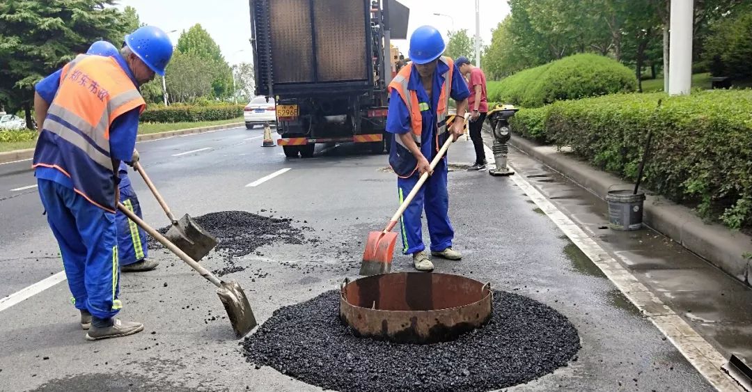 【豫· 兴东】兴东市政丨防沉降井盖亮相东区,马路告别"肚脐眼"