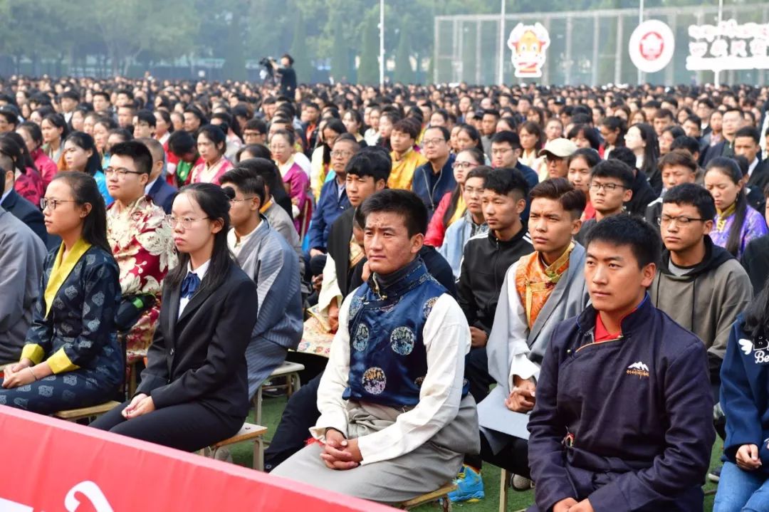 习近平致信祝贺西藏民族大学建校60周年 吴英杰宣读贺信