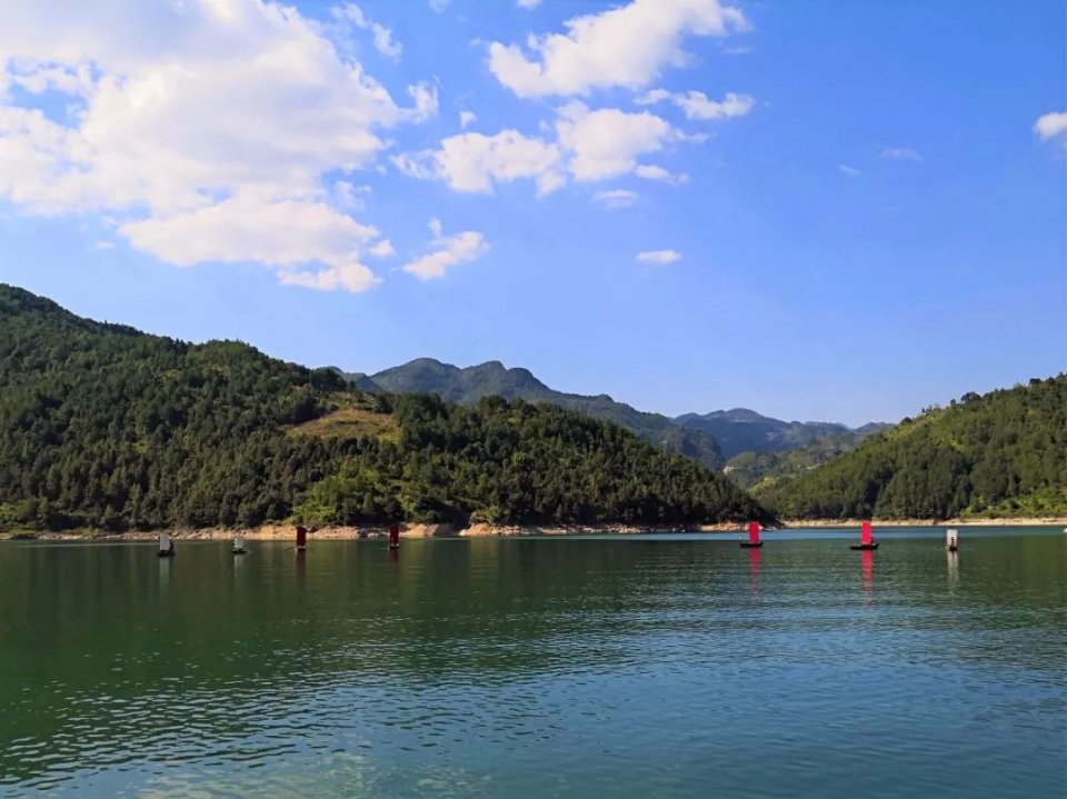 我老爸用一部手机带你领略青田千峡湖的美_北山