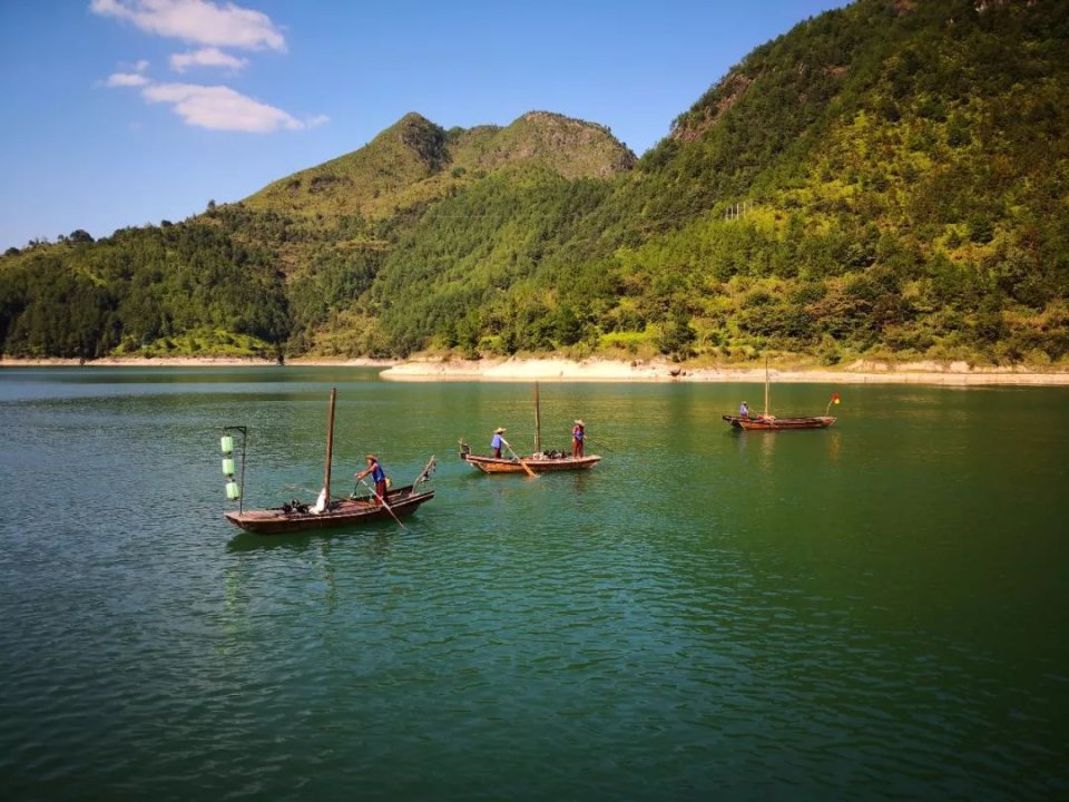 我老爸用一部手机带你领略青田千峡湖的美_北山