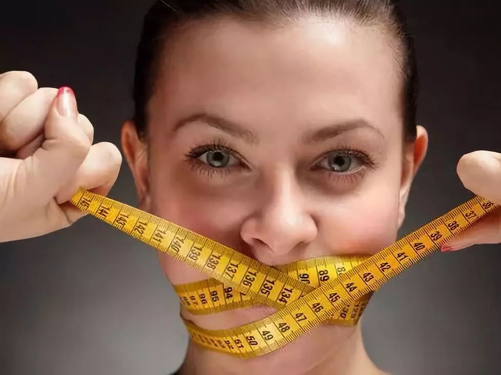 减肥终极奥义是"管住嘴,迈开腿"?别被这些看似健康的零食所误导.