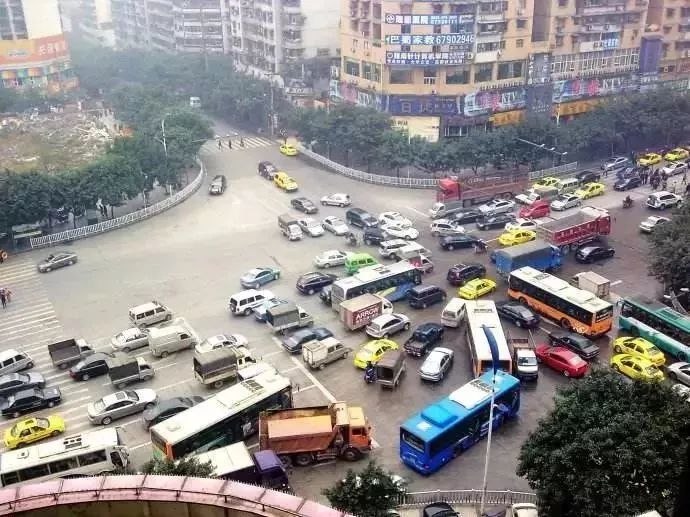 十字路口大塞车